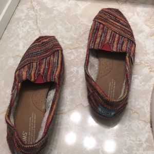 Size 7 multi colored Toms